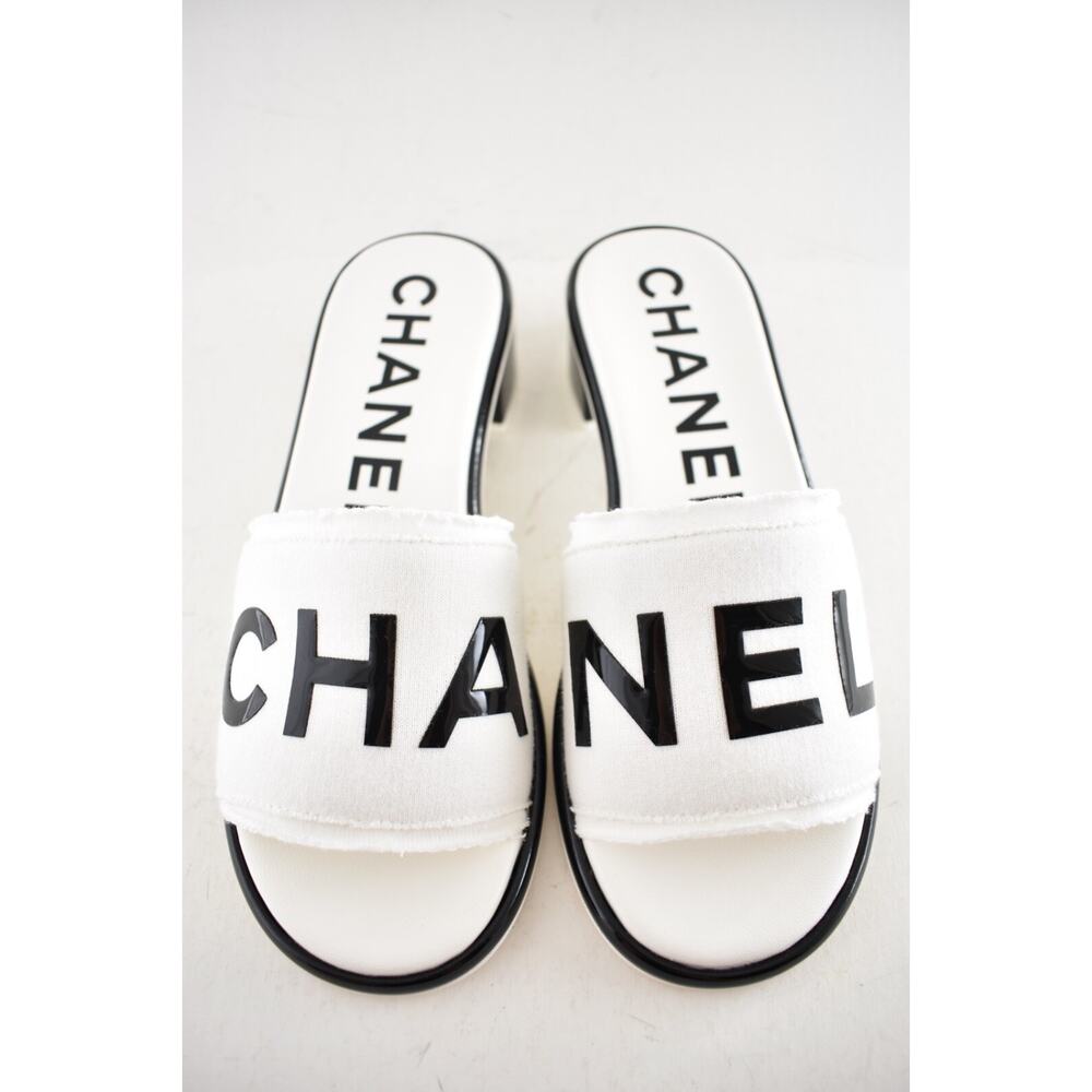Chanel 24C White Black CHA NEL Letter Logo Mule Slide Block Heel Sandal 37.5 - Picture 3 of 16